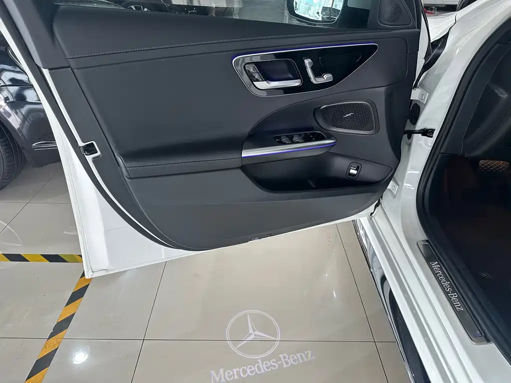 Mercedes-Benz C-Class 2023 — фото 17