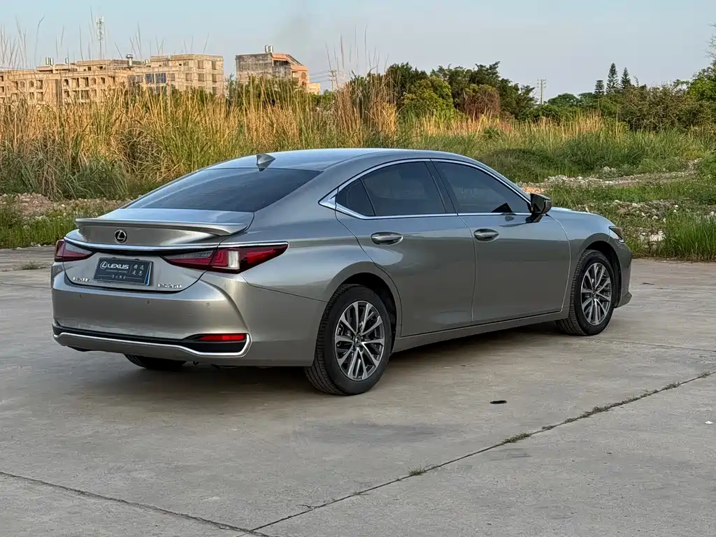 Lexus ES 2023 — фото 7