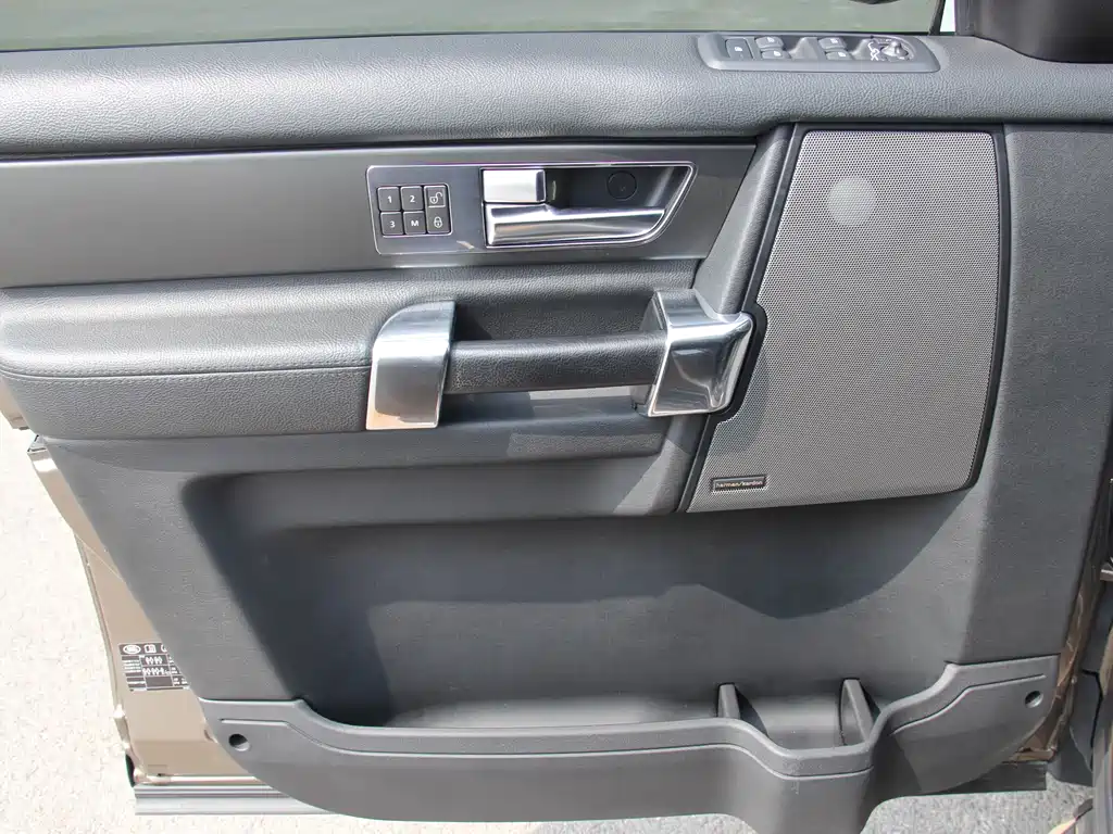 Land Rover Discovery 2014 — фото 10