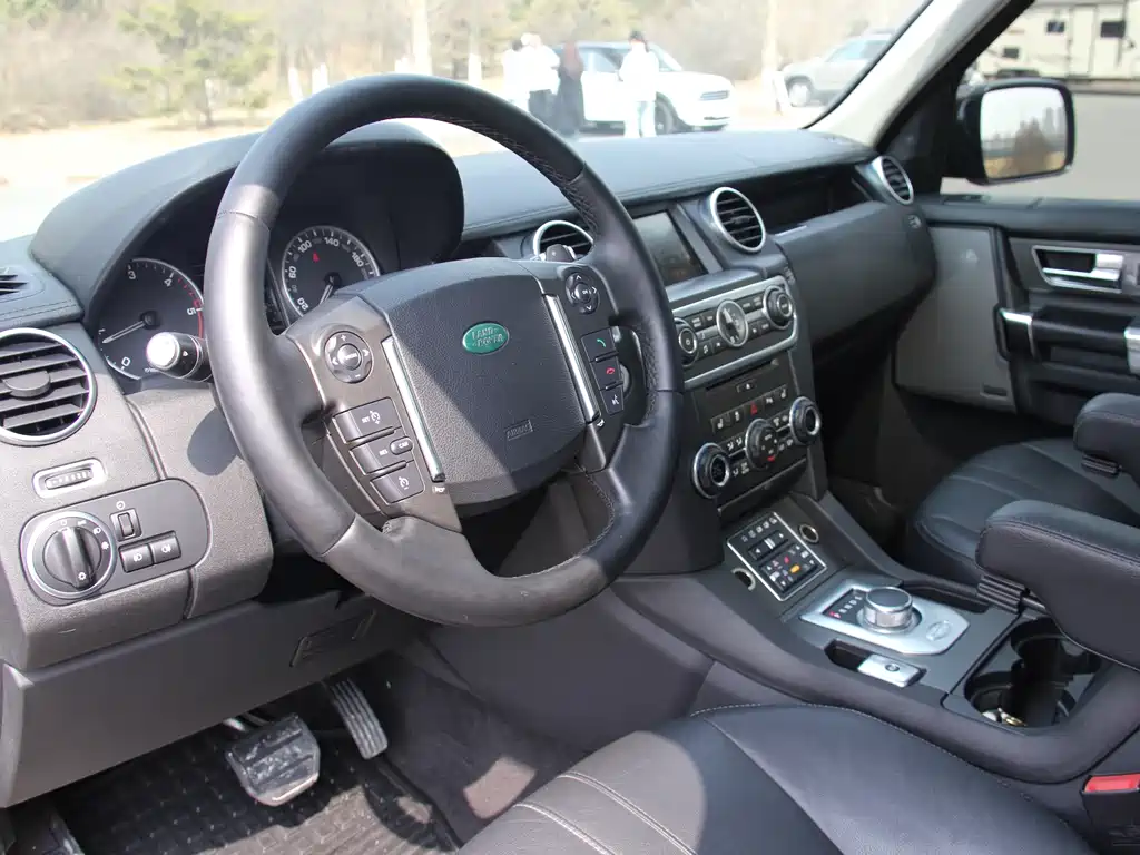 Land Rover Discovery 2014 — фото 11