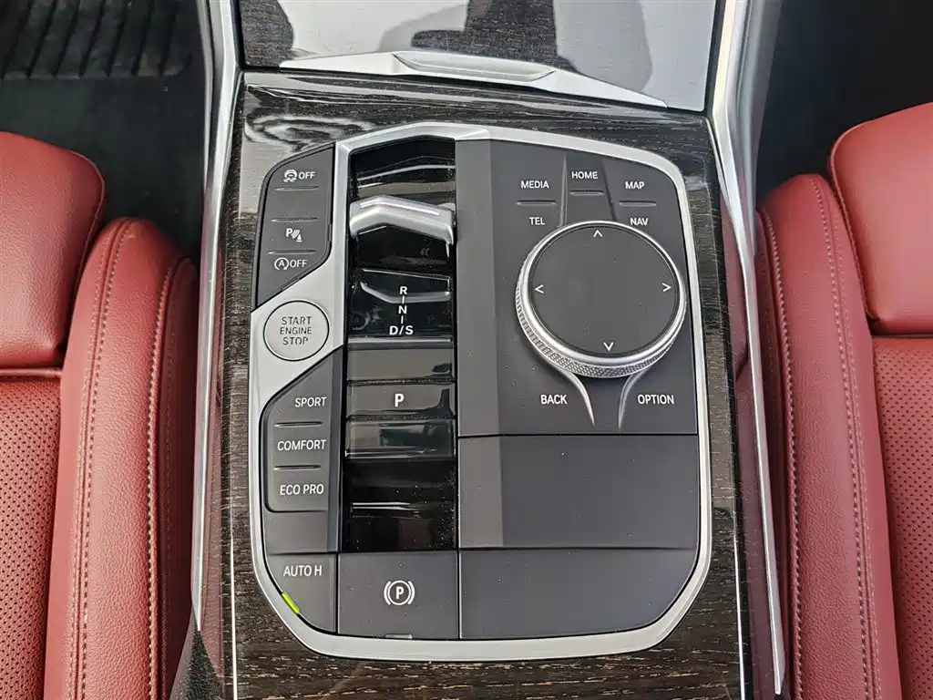 BMW 3 Series 2025 — фото 11