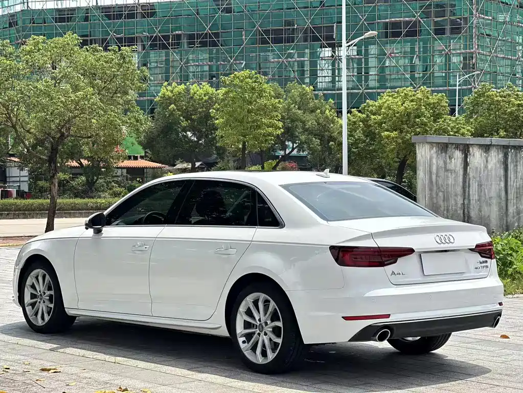 Audi A4L 2018