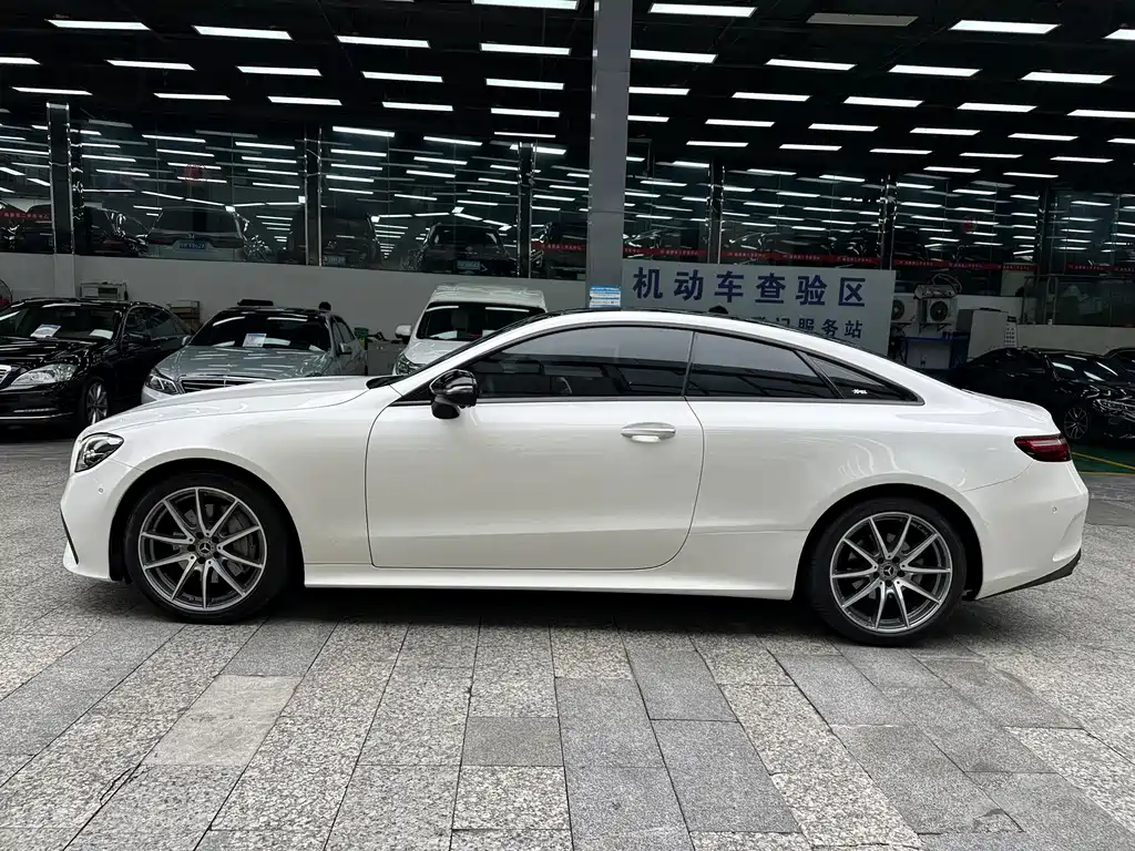 Mercedes-Benz E-Class 2022 — фото 15