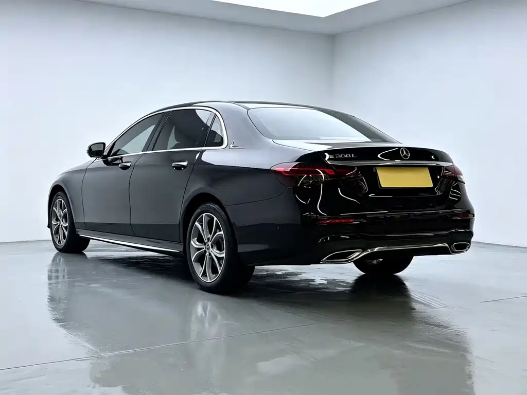 Mercedes-Benz E-Class 2023 — фото 6