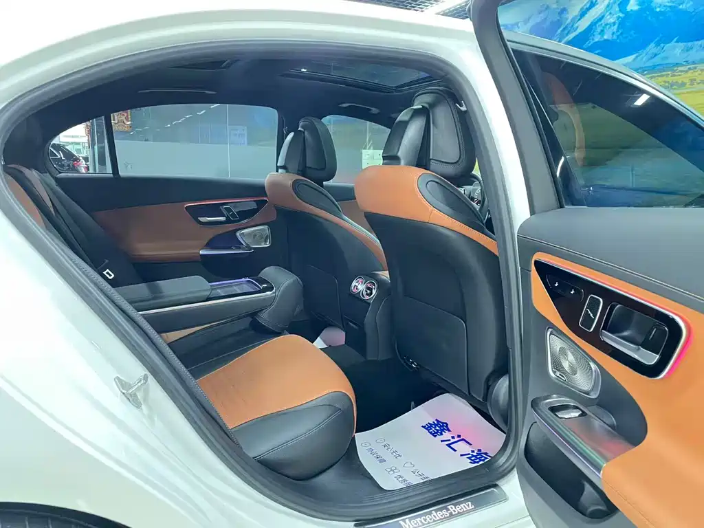 Mercedes-Benz C-Class 2023 — фото 11