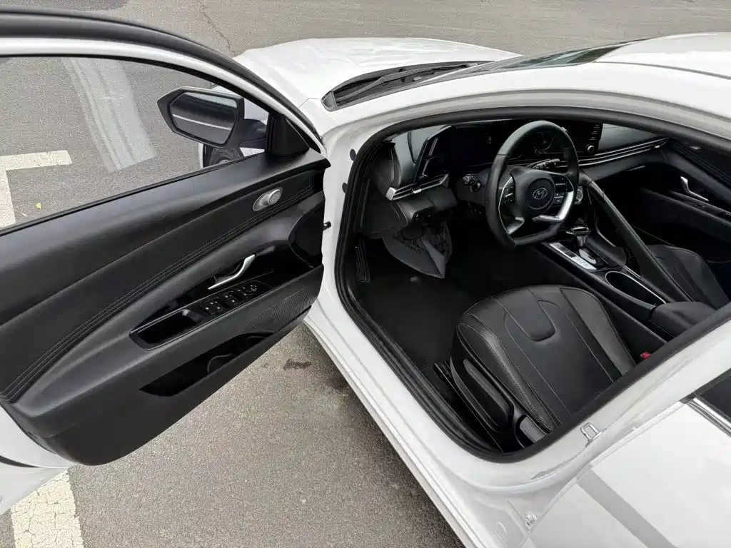 Hyundai Elantra 2023