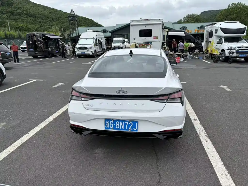 Hyundai Elantra 2023