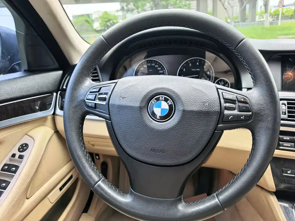 BMW 5 Series 2013 — фото 10