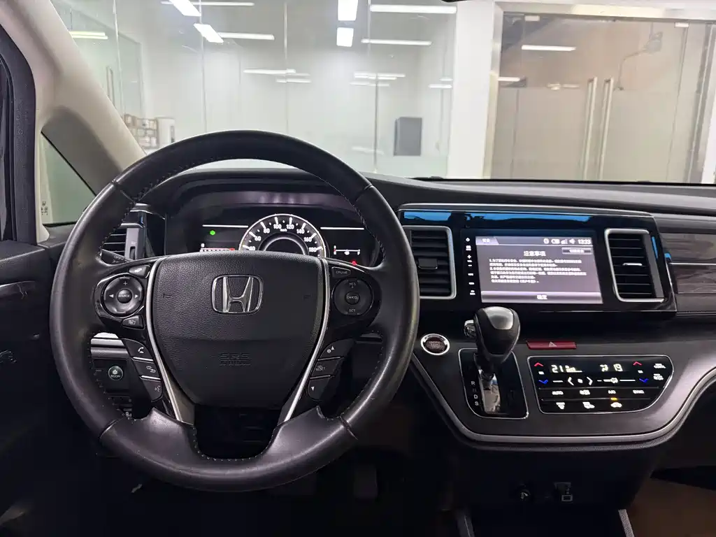 Honda Elysion 2018 — фото 15