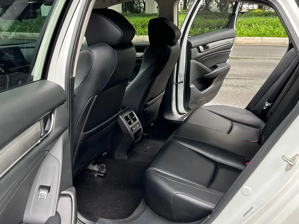 Honda Accord 2022 — фото 13