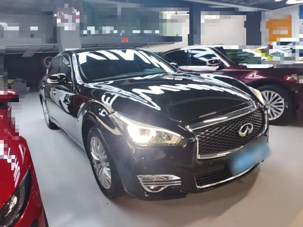 Infiniti Q70 2020