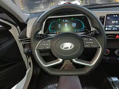 Hyundai Elantra 2023