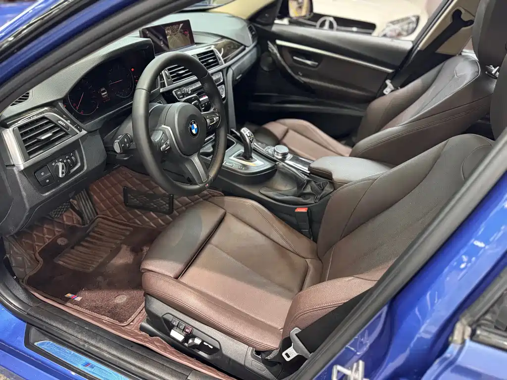 BMW 3 Series 2018 — фото 13