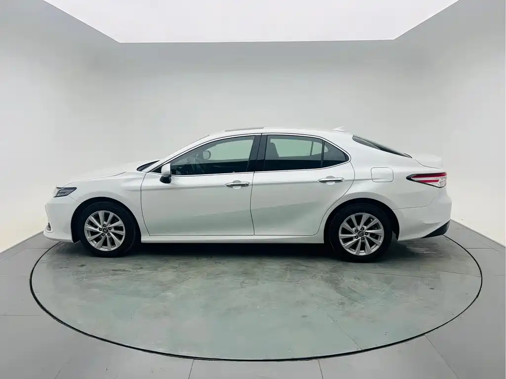 Toyota Camry 2021 — фото 4