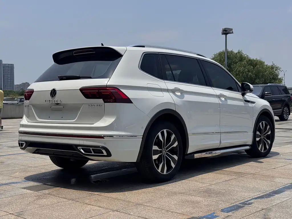 Volkswagen Tiguan L 2023 — фото 5