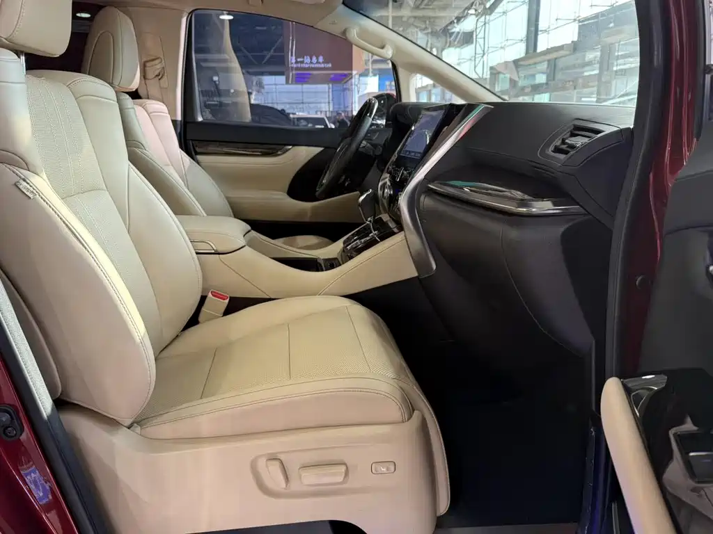Toyota Alphard 2022 — фото 9