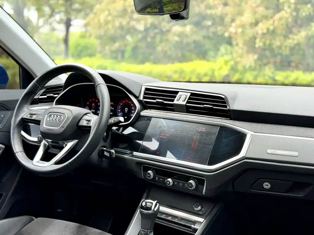 Audi Q3 2020 — фото 7