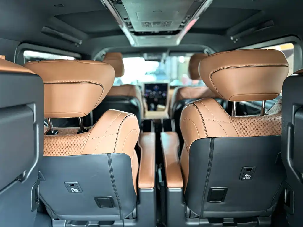 Toyota Alphard 2023 — фото 22