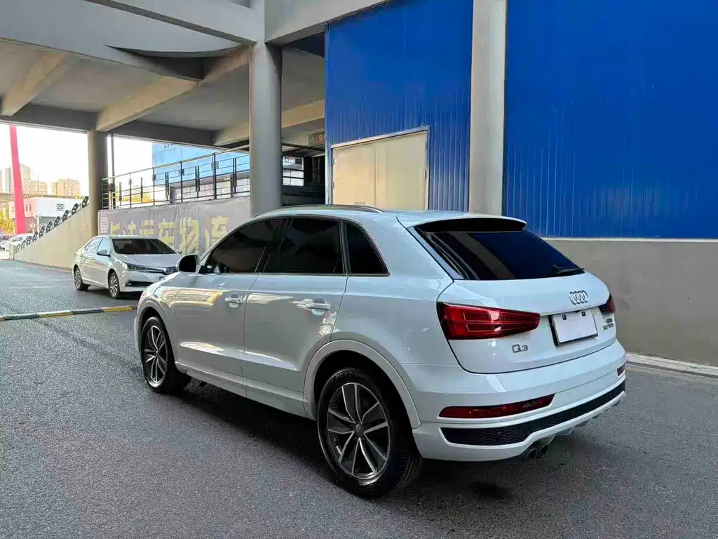 Audi Q3 2019 — фото 6