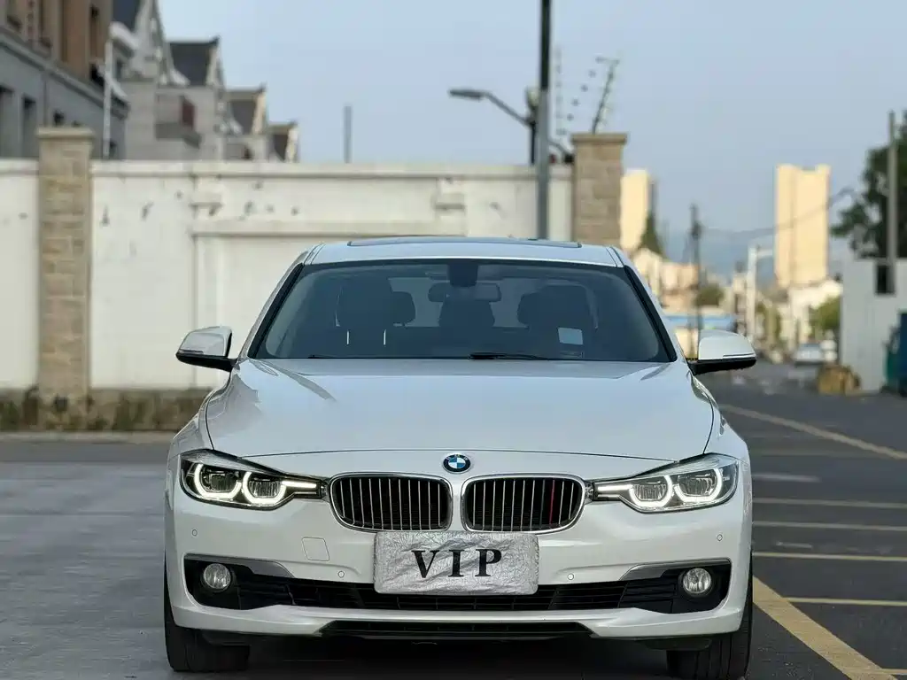 BMW 3 Series 2018 — фото 1