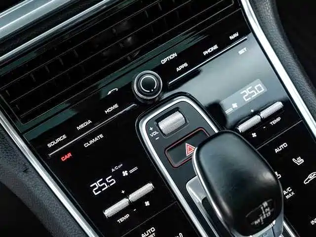 Porsche Panamera 2019 — фото 18
