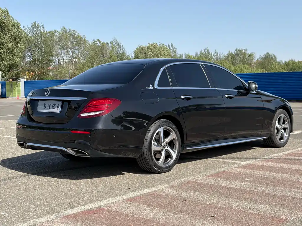 Mercedes-Benz E-Class 2018 — фото 19