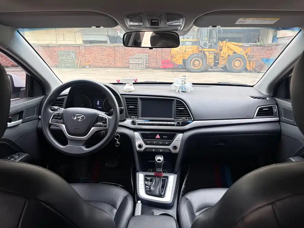 Hyundai Elantra 2019 — фото 6