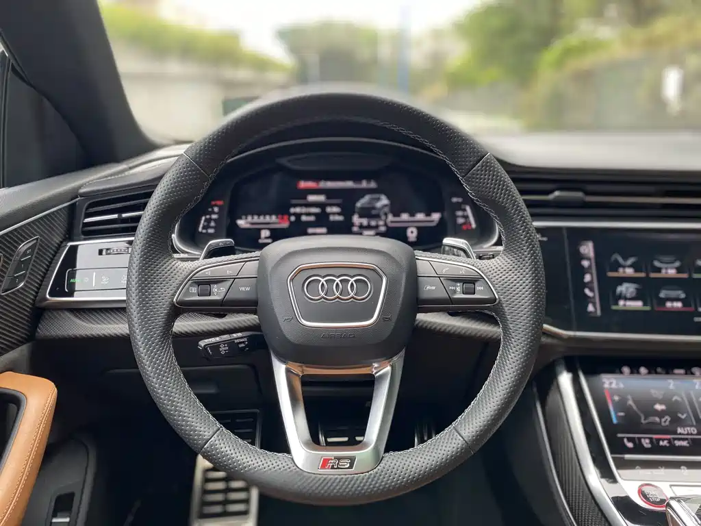 Audi RS Q8 2022 — фото 10