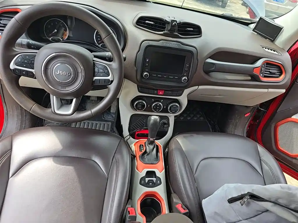Jeep Renegade 2017 — фото 6