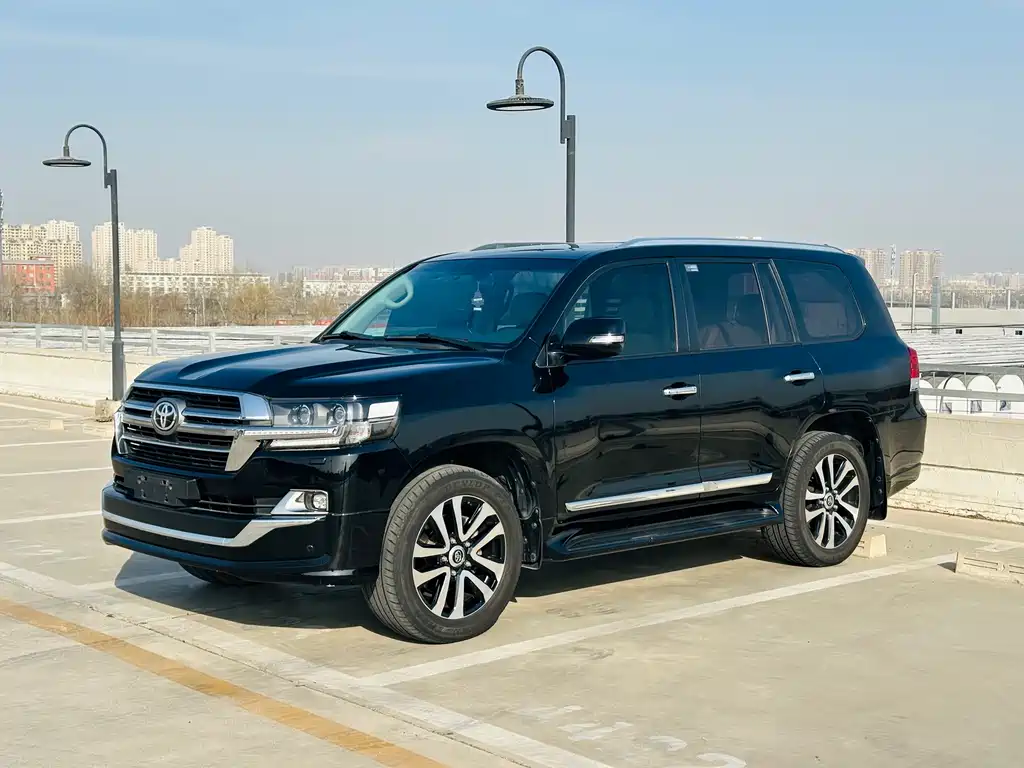 Toyota Land Cruiser 2020 — фото 1