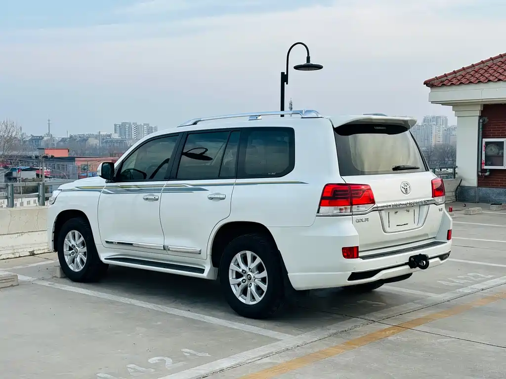 Toyota Land Cruiser 2018 — фото 6