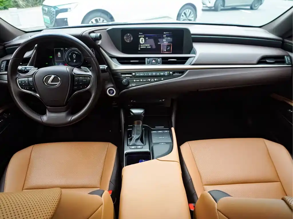 Lexus ES 2020 — фото 14