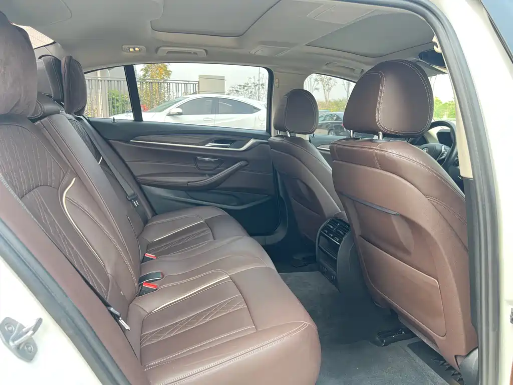 BMW 5 Series New Energy 2018 — фото 10