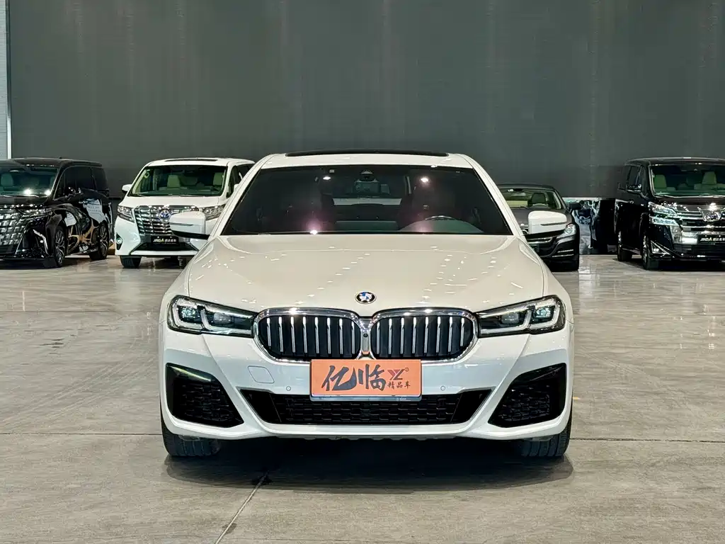 BMW 5 Series 2022 — фото 2