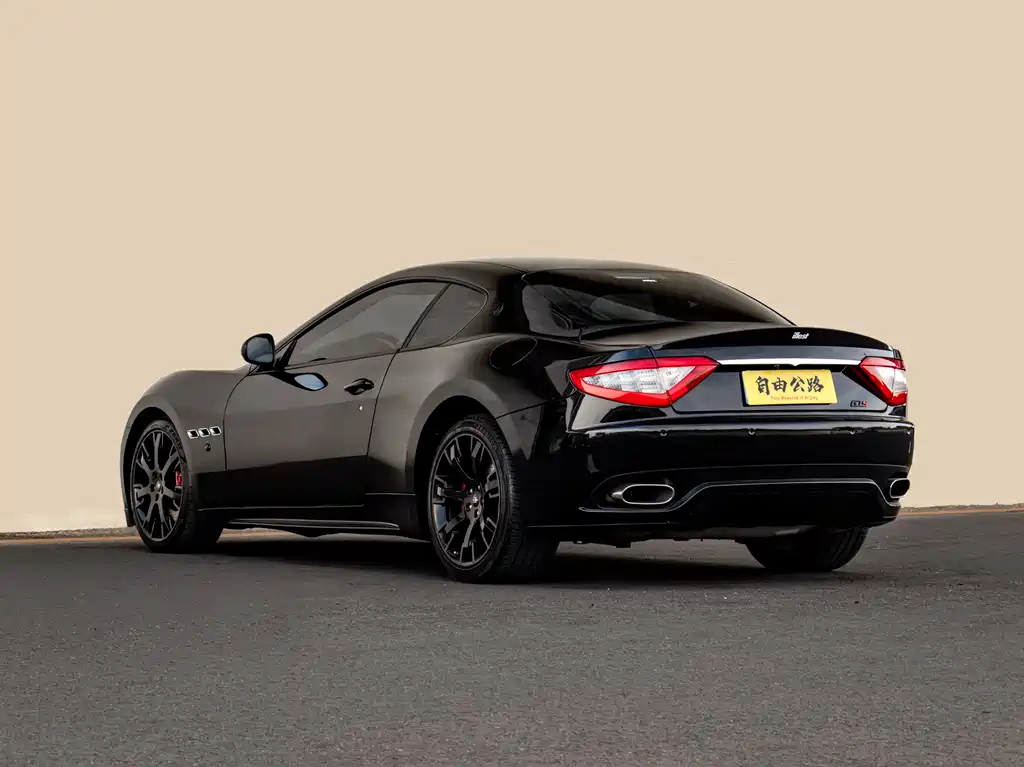 Maserati Granturismo 2018 — фото 15