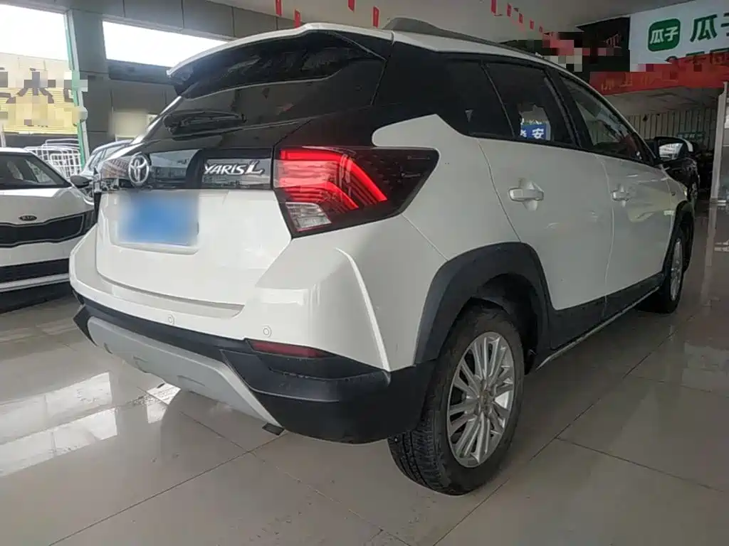 Toyota Yaris L 2021