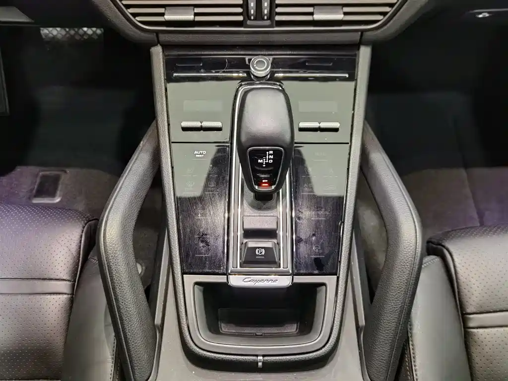 Porsche Cayenne 2020 — фото 13