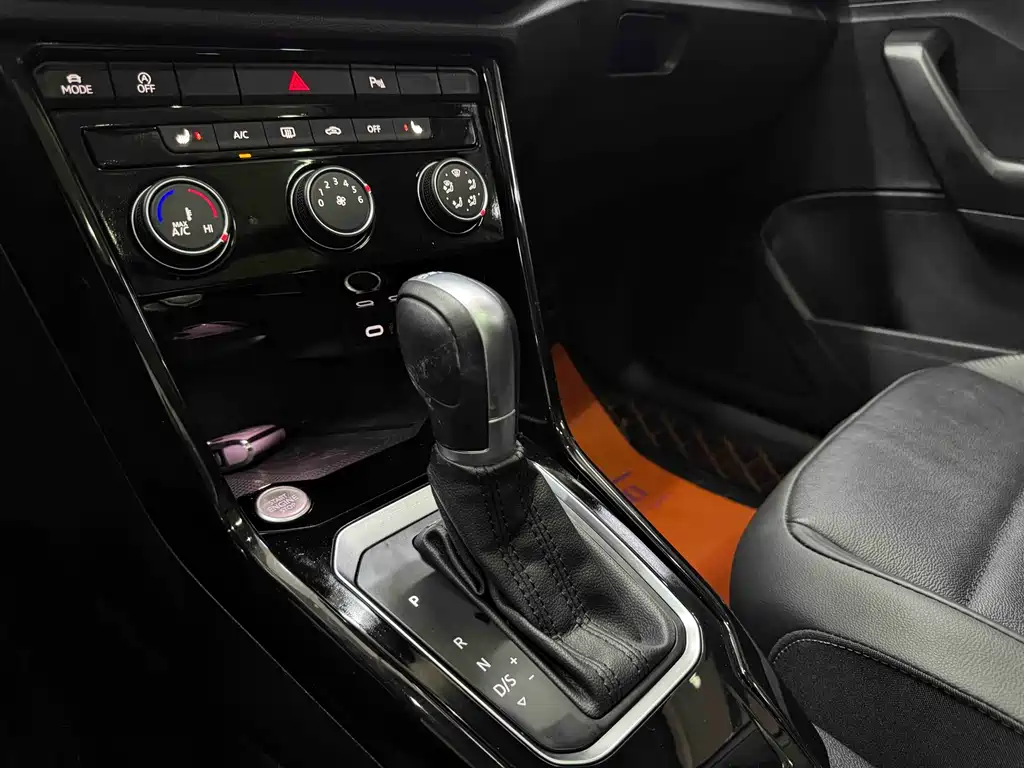 Volkswagen T-Roc 2022 — фото 13