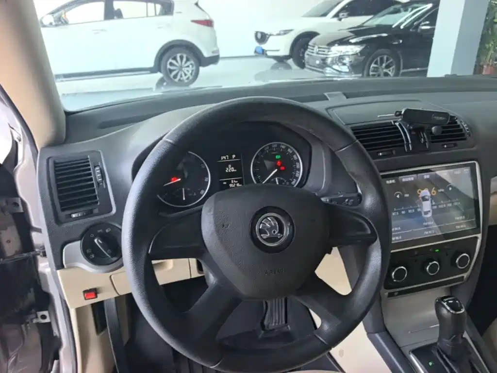 Skoda Octavia 2015 — фото 11