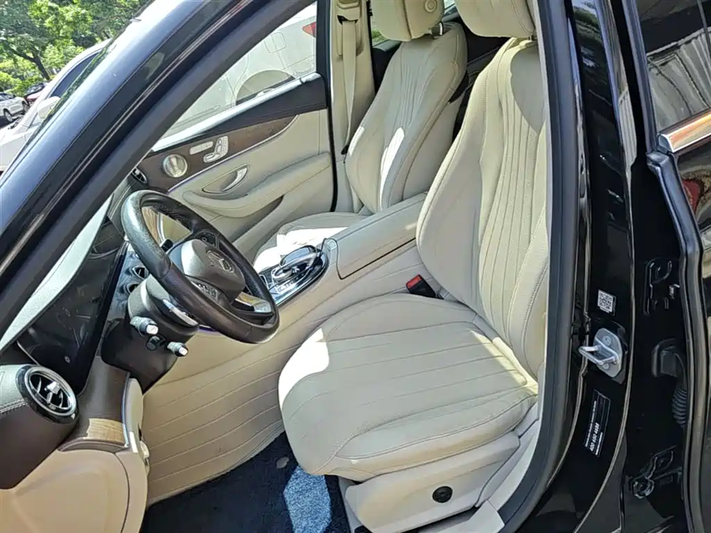 Mercedes-Benz E-Class 2017 — фото 15
