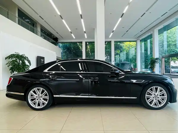 Bentley Flying Spur Plug-In Hybrid 2023
