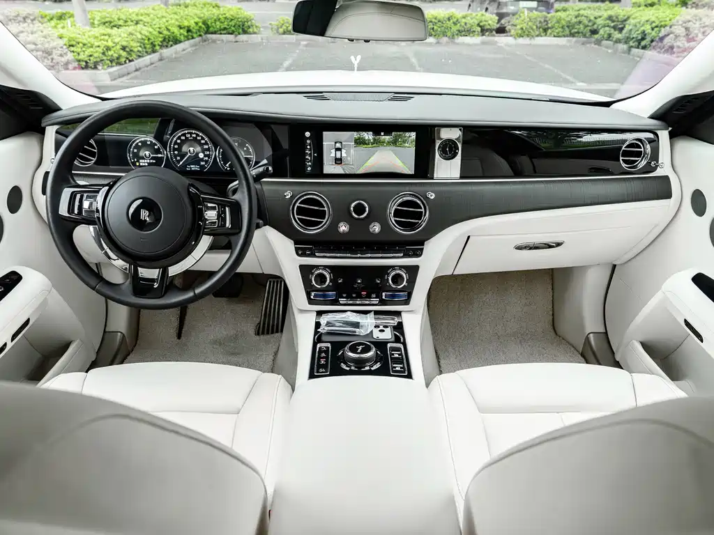 Rolls-Royce Ghost 2022 — фото 11