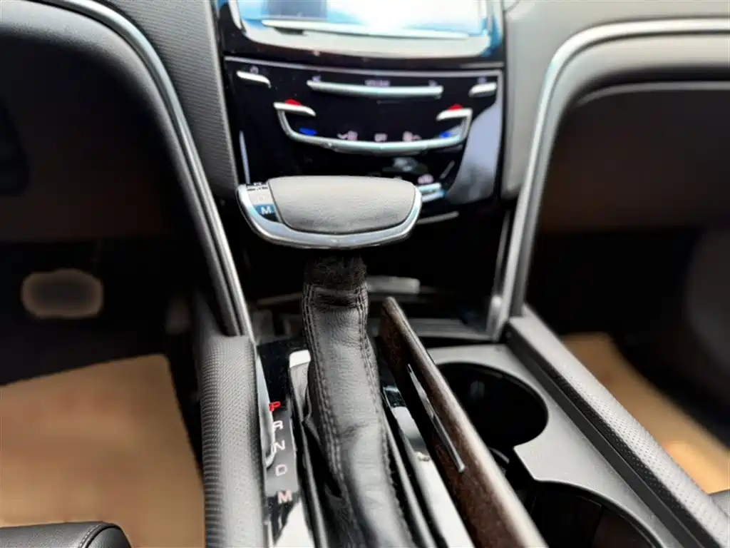 Cadillac XTS 2018 — фото 15