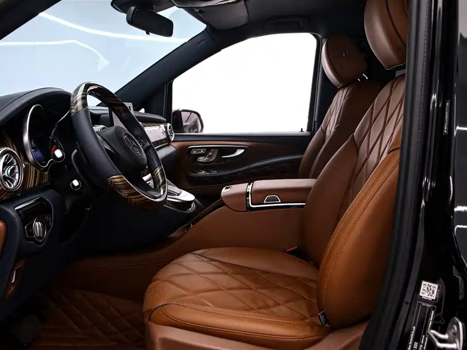 Mercedes-Benz V-Class 2023 — фото 12