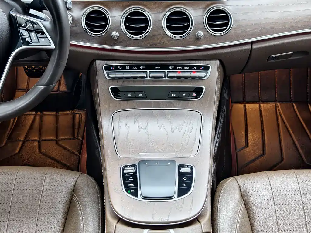 Mercedes-Benz E-Class 2021 — фото 11