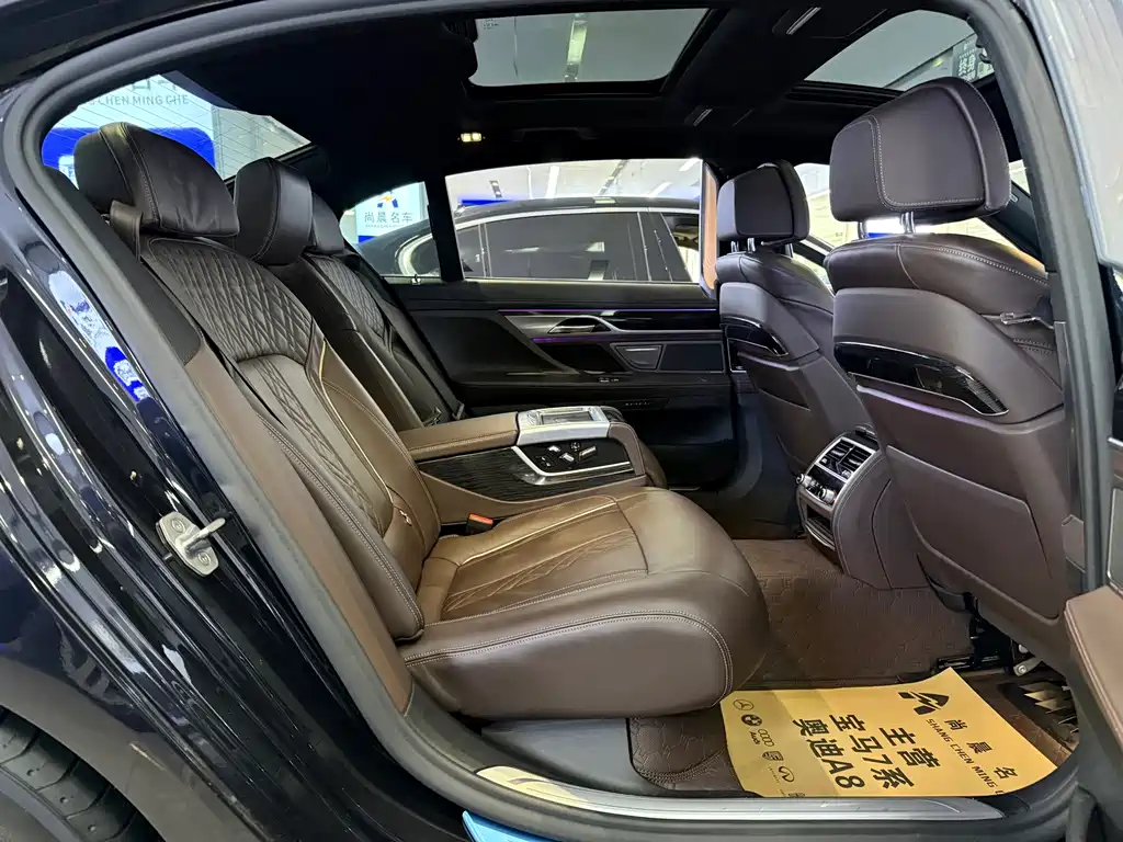 BMW 7 Series 2019 — фото 10
