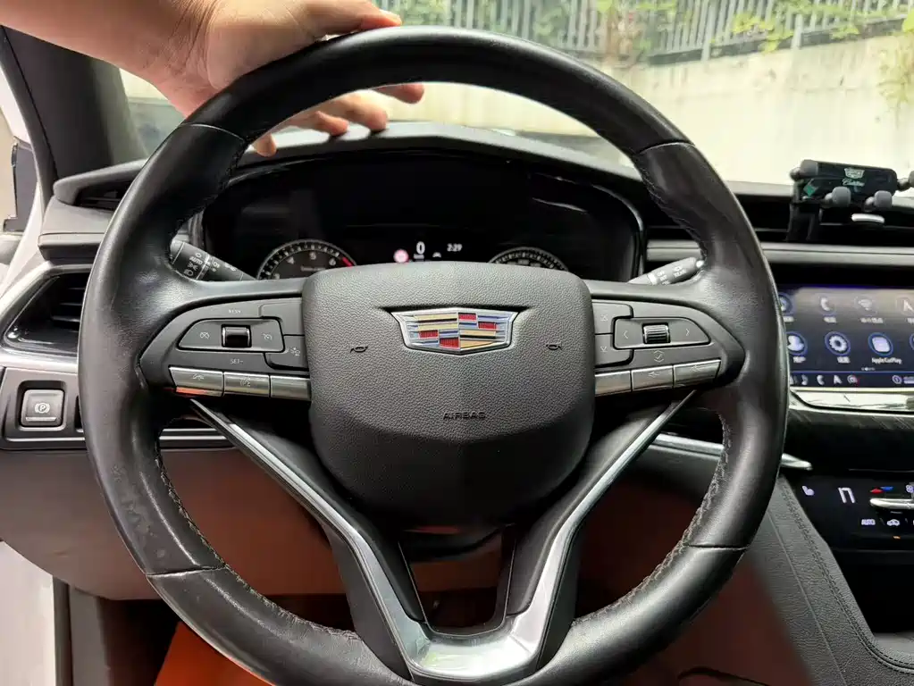 Cadillac XT6 2020 — фото 11