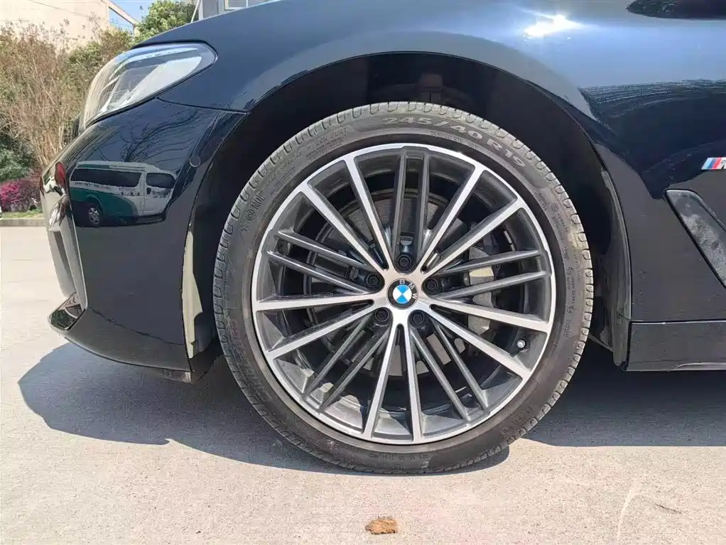 BMW 5 Series 2023 — фото 16
