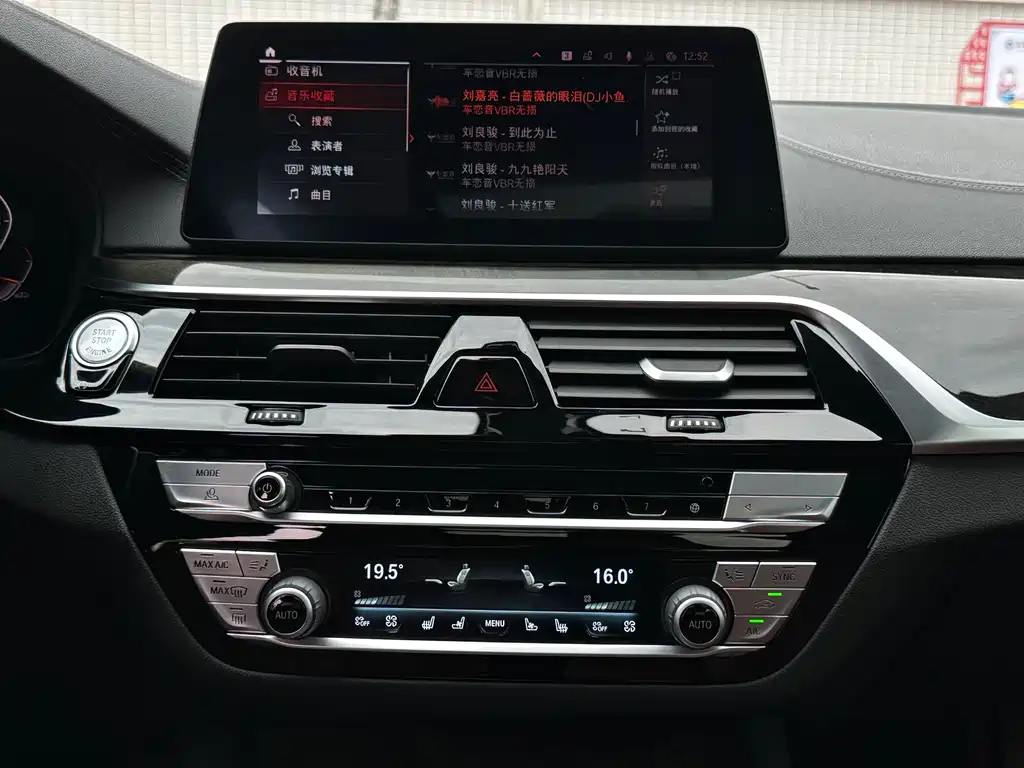 BMW 5 Series 2020 — фото 13
