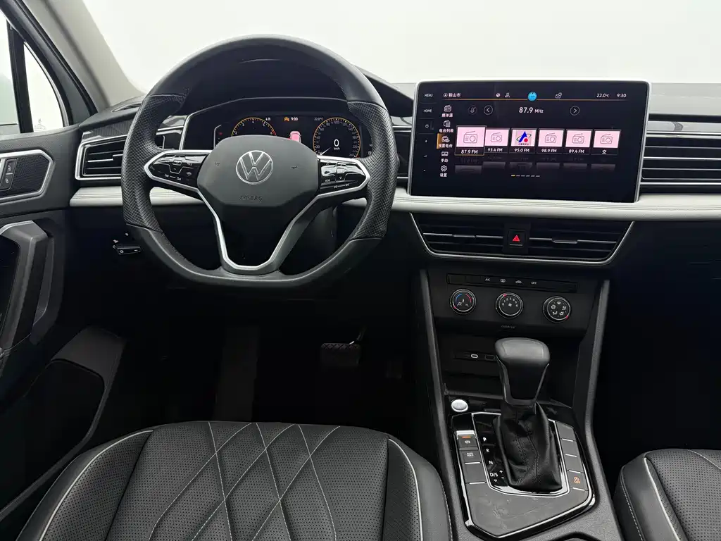 Volkswagen Tiguan L 2022 — фото 12